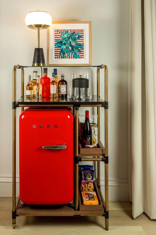 Virgin Hotels 爱丁堡 外观 照片 A bar cart with a refrigerator