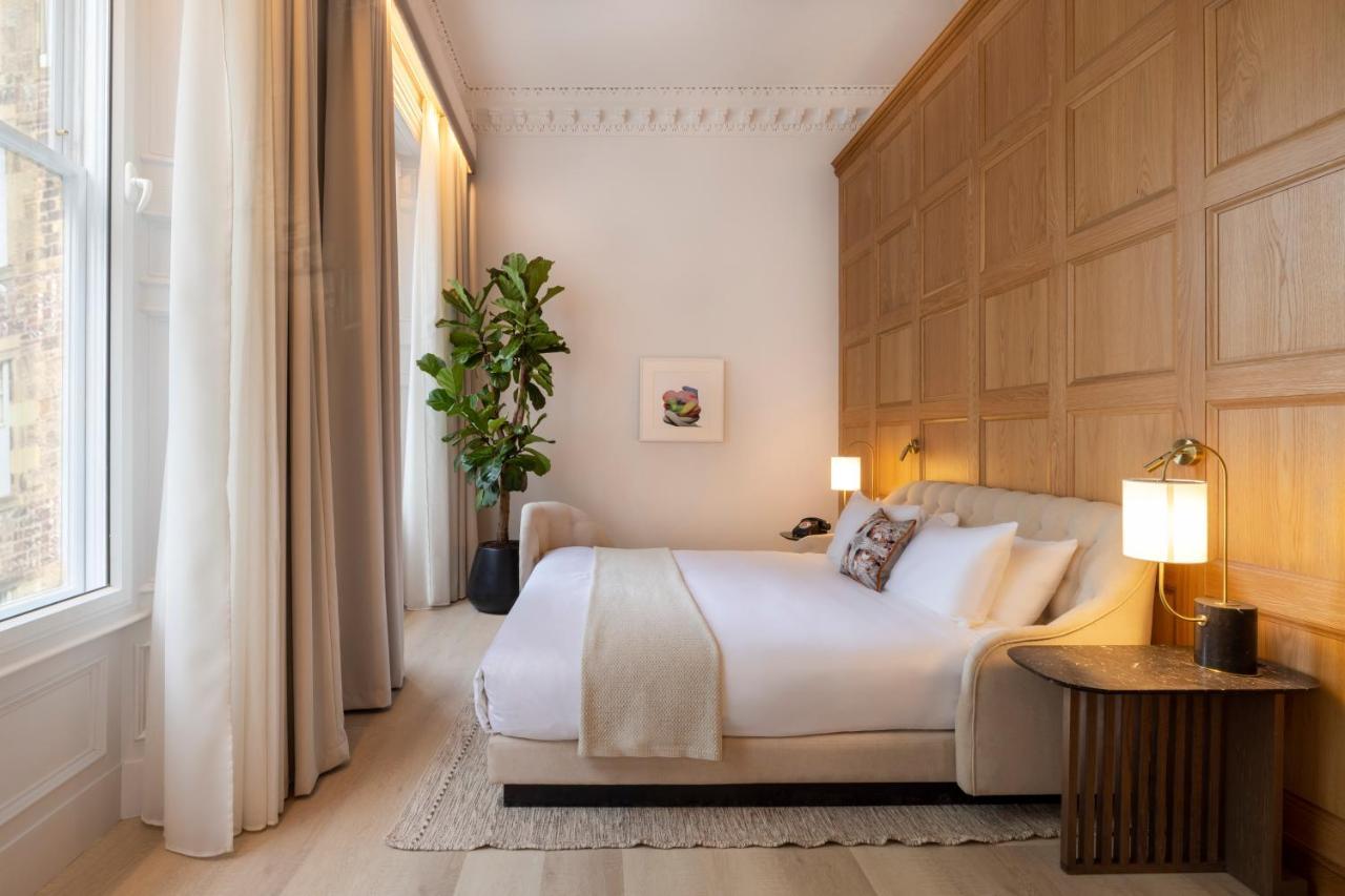Virgin Hotels 爱丁堡 外观 照片 A bedroom at The Standard London