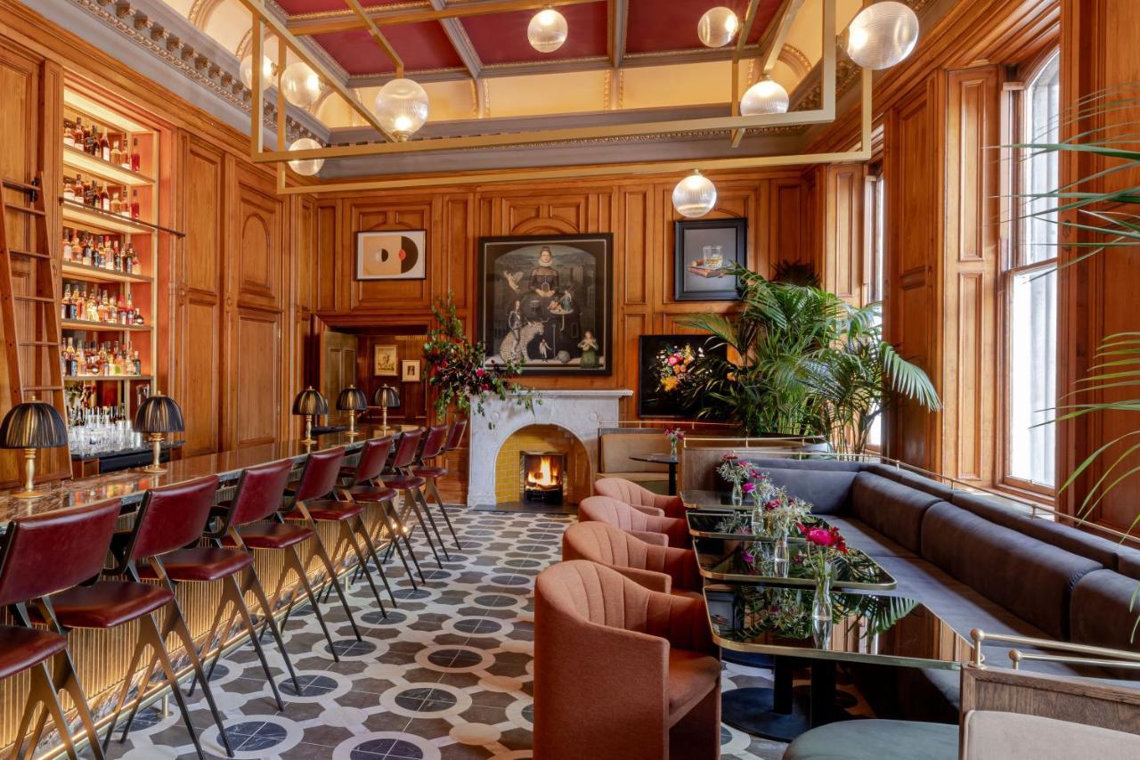 Virgin Hotels 爱丁堡 外观 照片 The bar at the London Edition