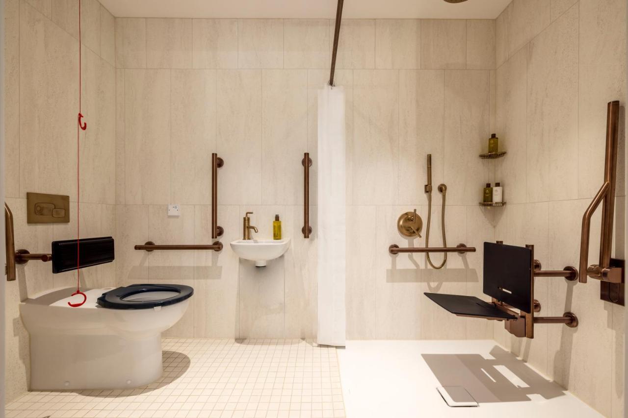 Virgin Hotels 爱丁堡 外观 照片 Disabled toilet with shower