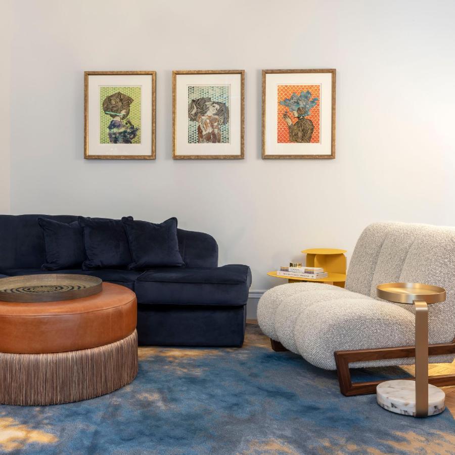 Virgin Hotels 爱丁堡 外观 照片 A living room with a sofa, armchair and ottoman