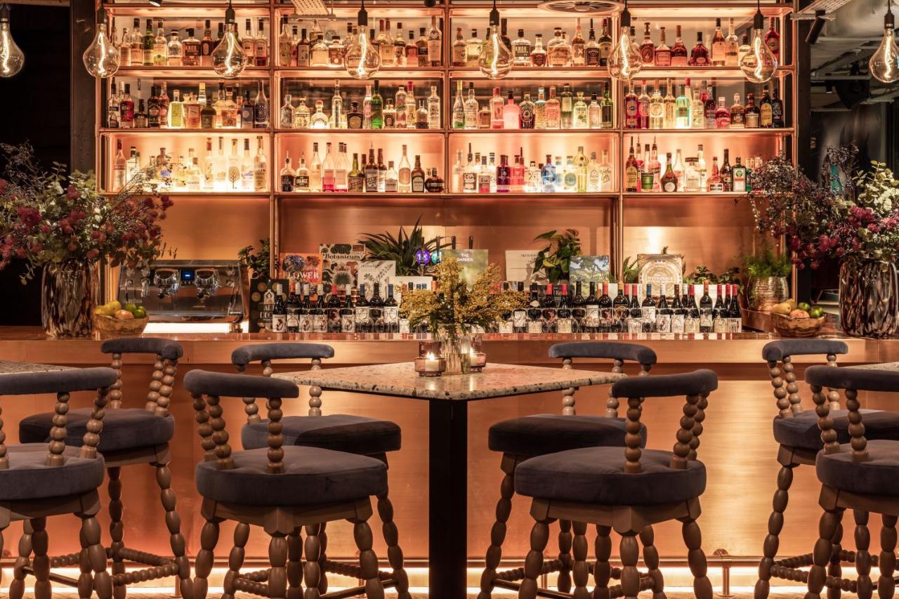 Virgin Hotels 爱丁堡 外观 照片 The bar at the London Edition