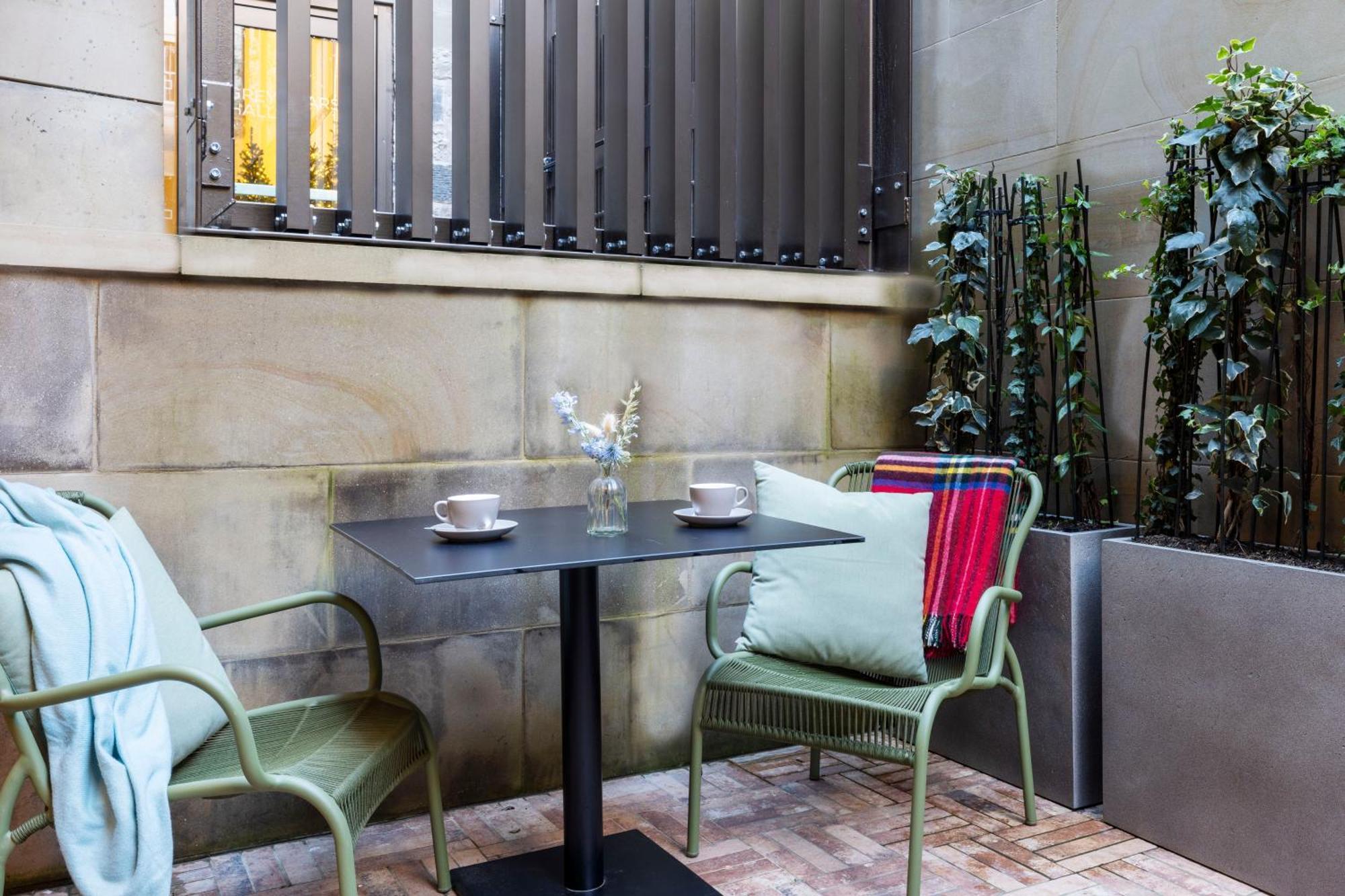 Virgin Hotels 爱丁堡 外观 照片 The courtyard at the hotel