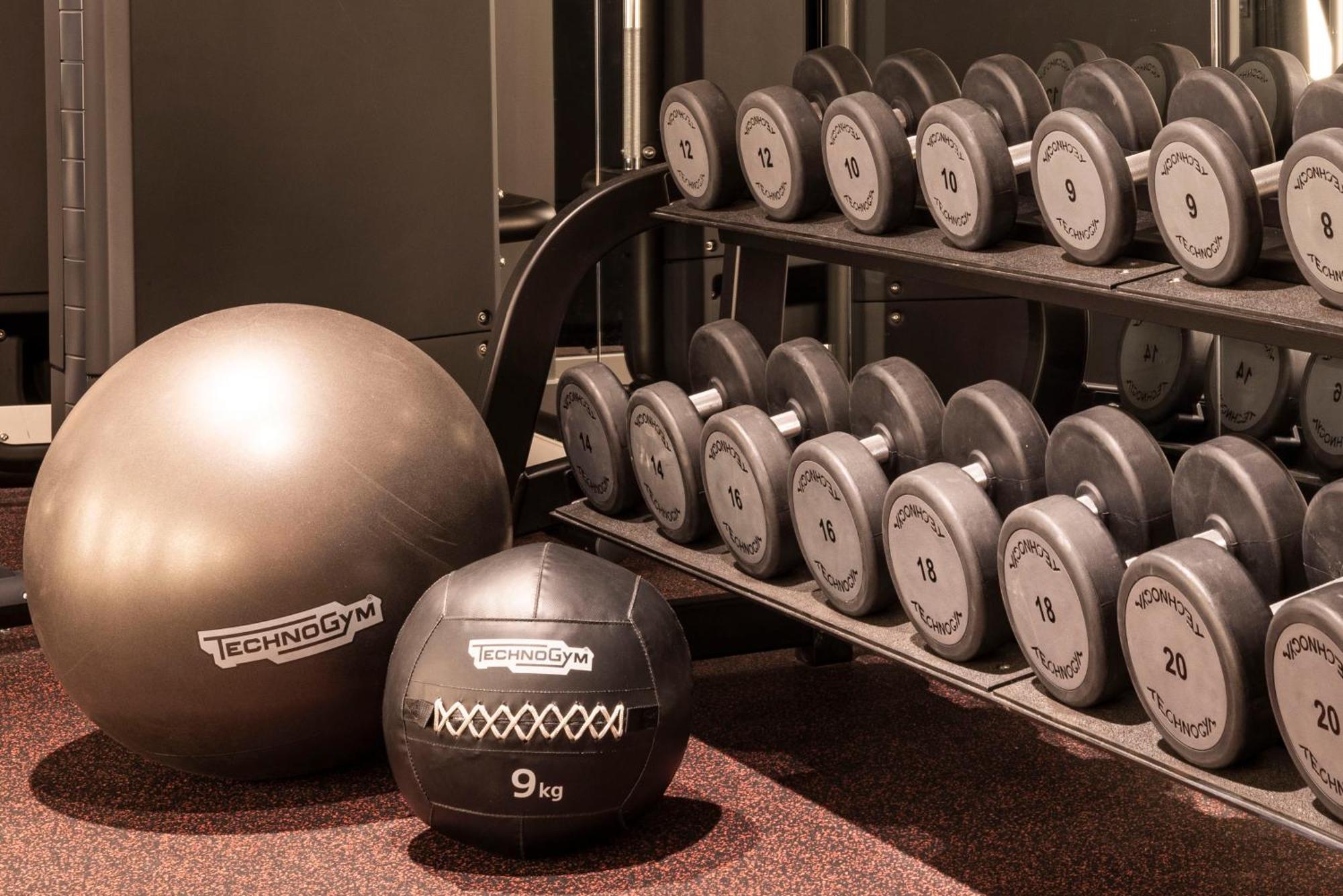 Virgin Hotels 爱丁堡 外观 照片 Dumbbells and exercise balls